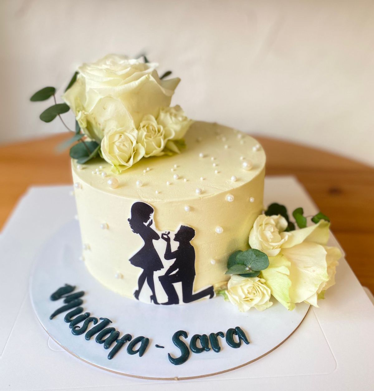 Anniversary Cake-Buttercream White